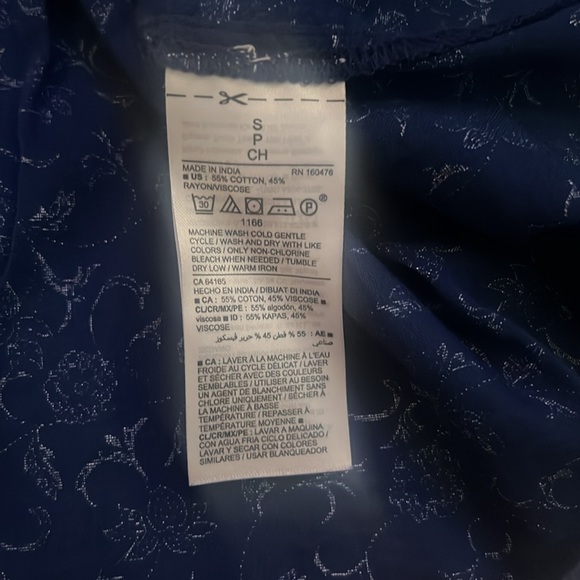 Old Navy - floral print smocked off-the-shoulder top - Picture 4 of 4